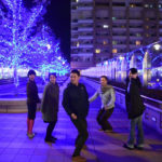 (日本語) 【おじさんおばさんがクリスマスに恋ダンスを踊る】