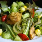 【鶏肉とキウイのエスニックサラダ】