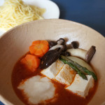 【蒸し野菜ととろろのトマトつけパスタ】