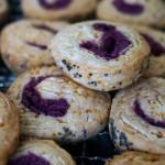 【けしの実と紫芋あんのグルグルクッキー】