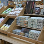 (日本語) 【行動で示す】