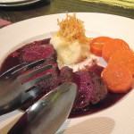 【鹿と戯れる】