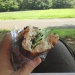 (日本語) 【土の上に座って食べるお昼ご飯】