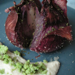 レッドオニオンの塩釜焼き 豆腐ナンプラーソース